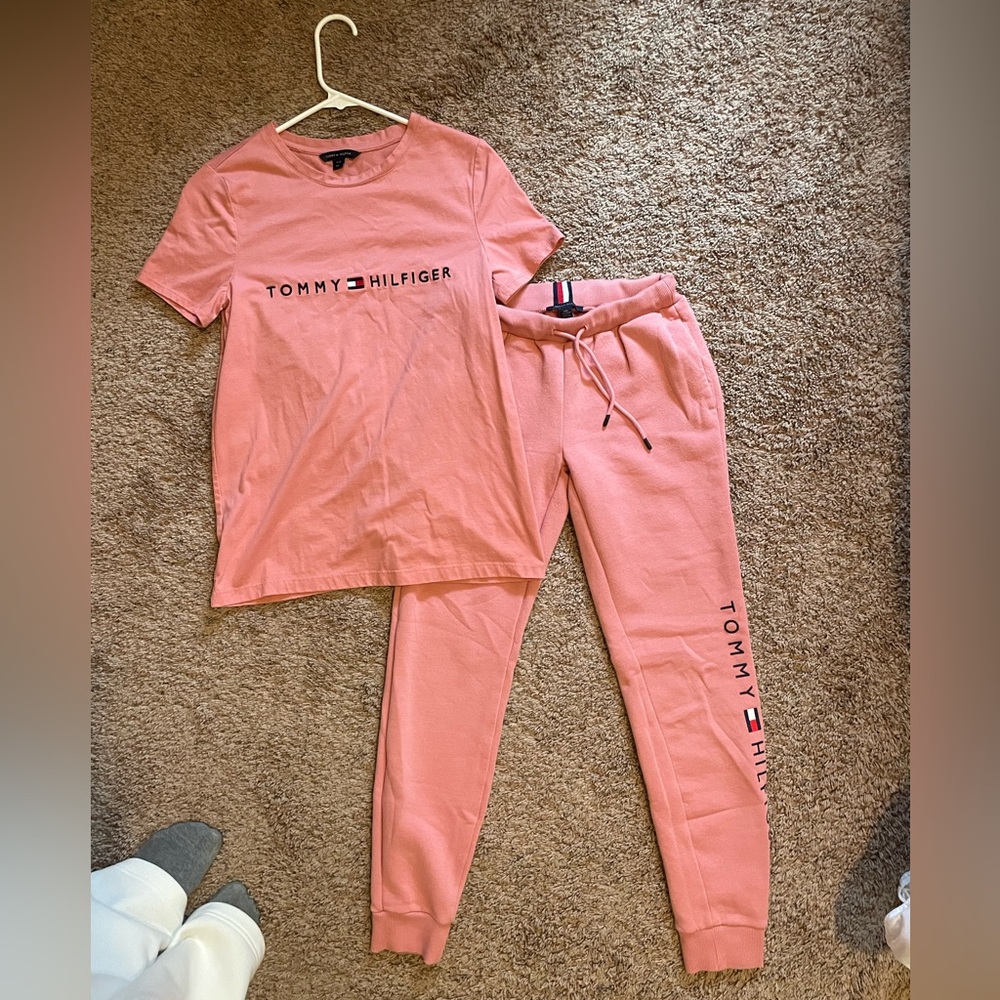 Tommy Hilfiger fitted t-shirt & jogger set